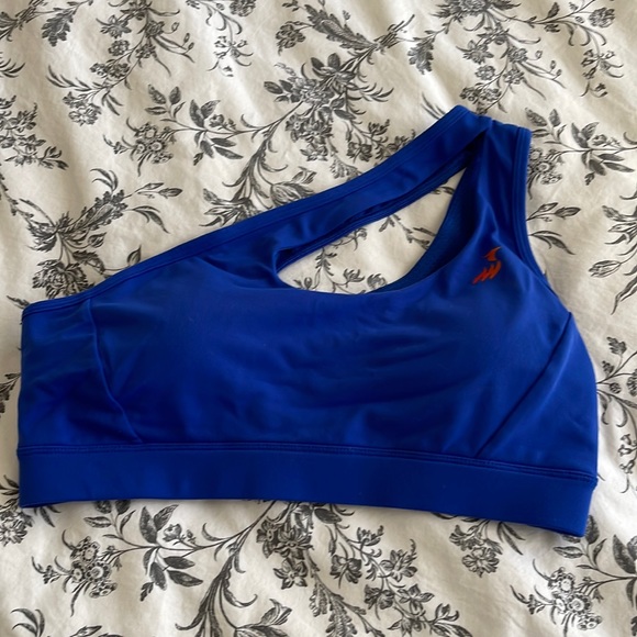 Sport bra activewear. Saina brand . Size L. Color red activer we have more color - Picture 6 of 11